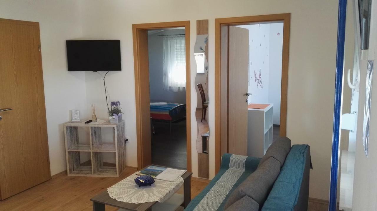 Tomek Apartment Вир Экстерьер фото