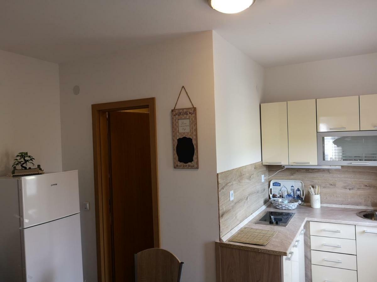 Tomek Apartment Вир Экстерьер фото