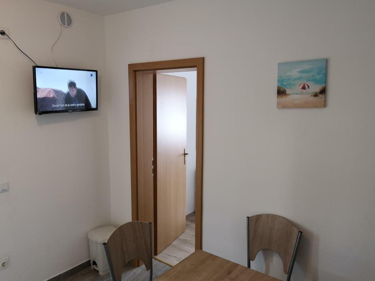 Tomek Apartment Вир Экстерьер фото