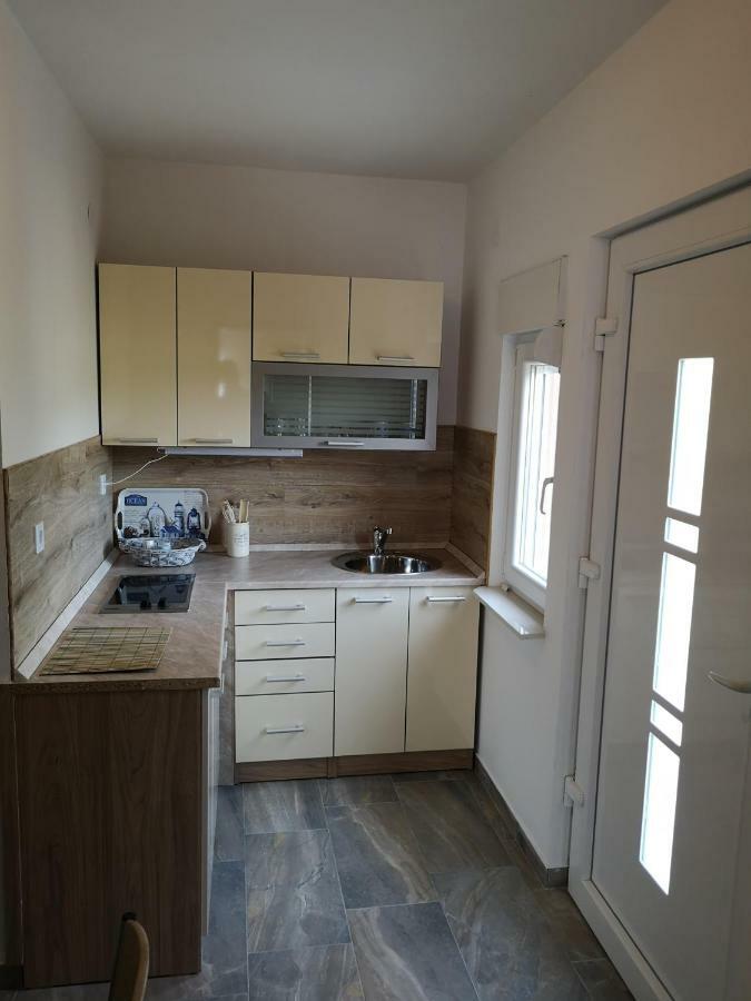 Tomek Apartment Вир Экстерьер фото